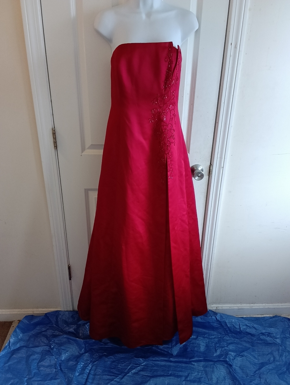 DAVID'S BRIDAL Strapless Red Evening Gown SIZE 8 - Picture 13 of 15